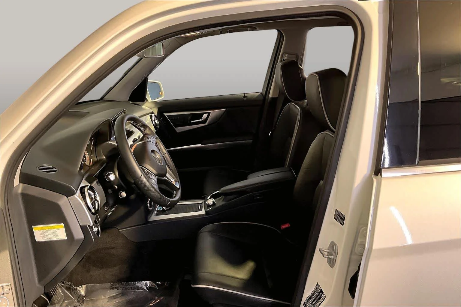 Used 2013 Diamond White Metallic Mercedes-Benz GLK 350 image 8