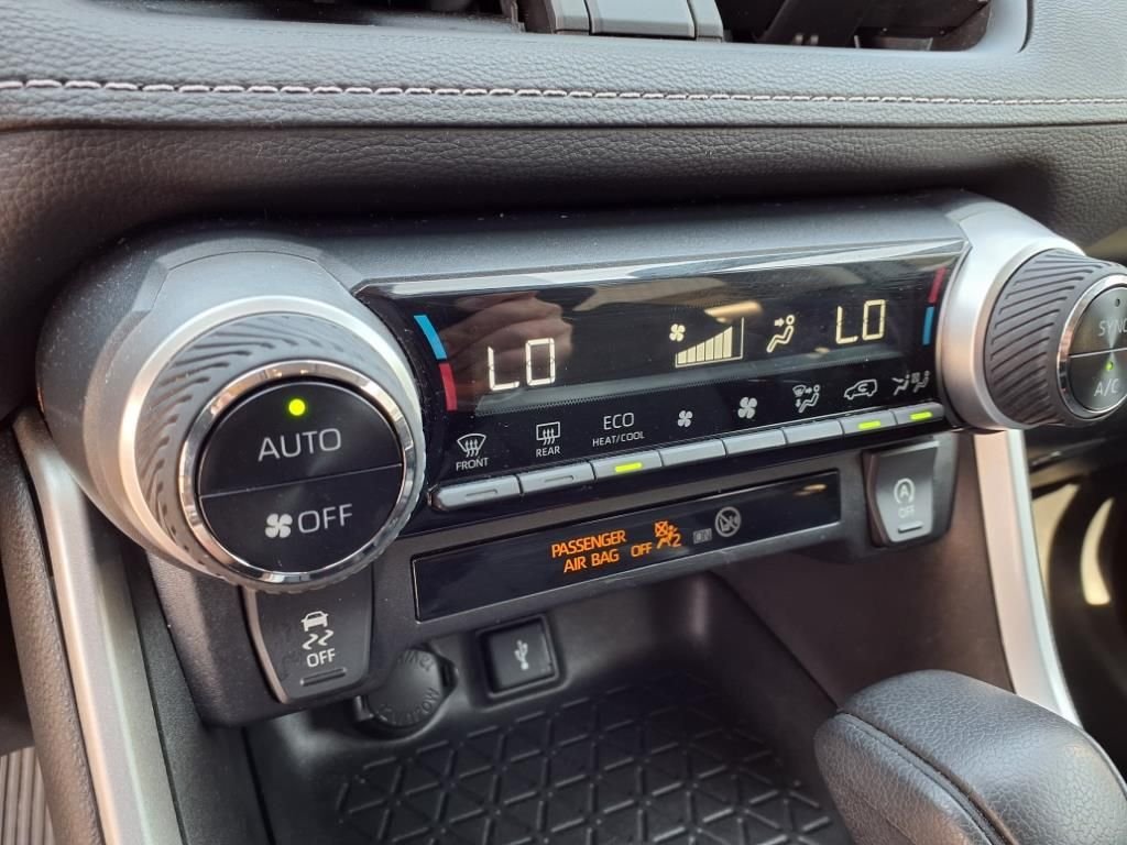 2022 Toyota RAV4 XLE - Photo 20