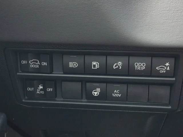 New 2026 Wind Chill Pearl <sup>1</sup> Toyota  Capstone image 35