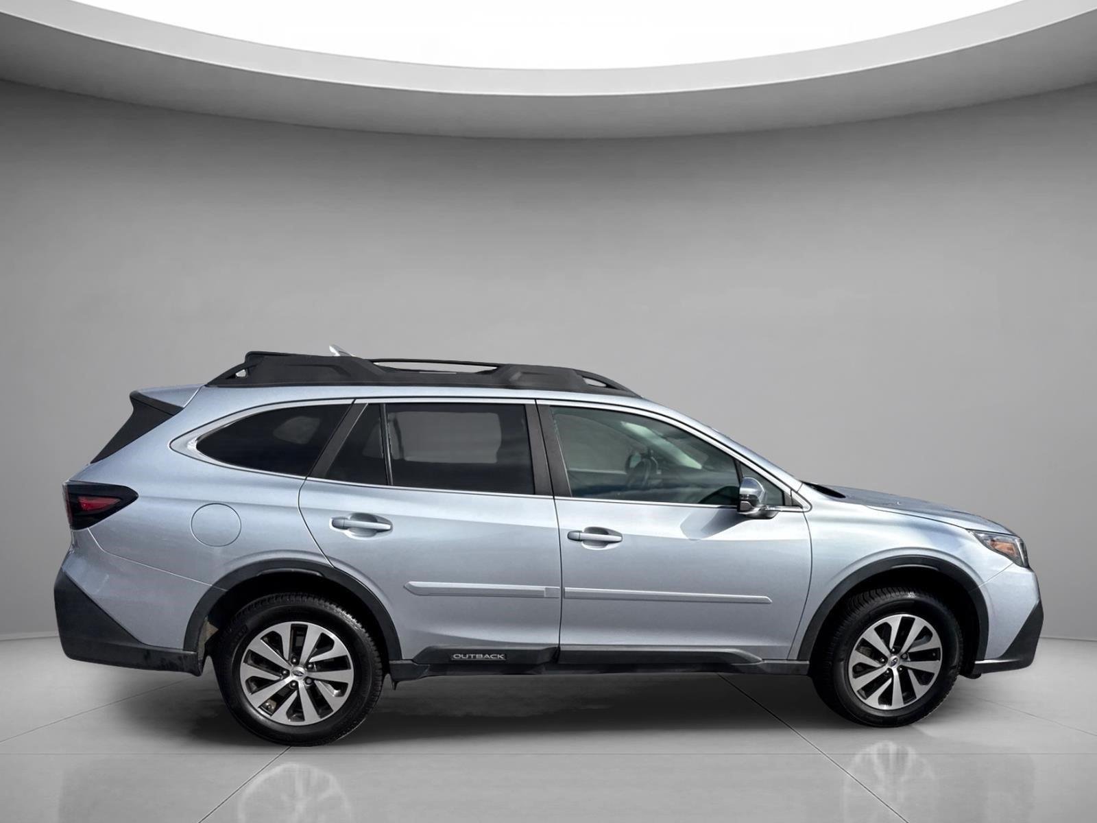 Used 2021 Ice Silver Metallic Subaru Premium image 17