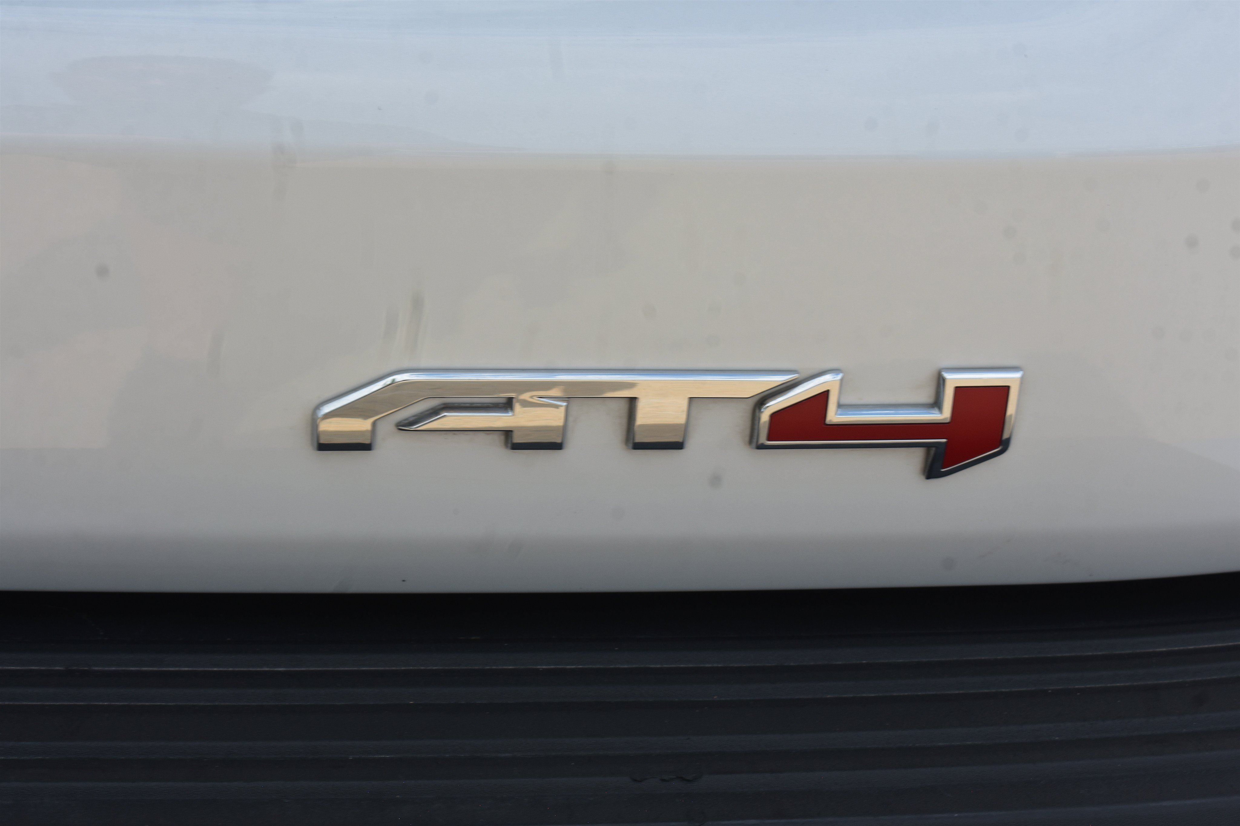 2024 GMC Yukon AT4 - Photo 8