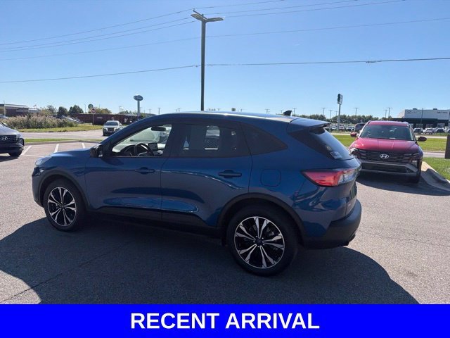 Used 2022 Blue Ford SE image 15