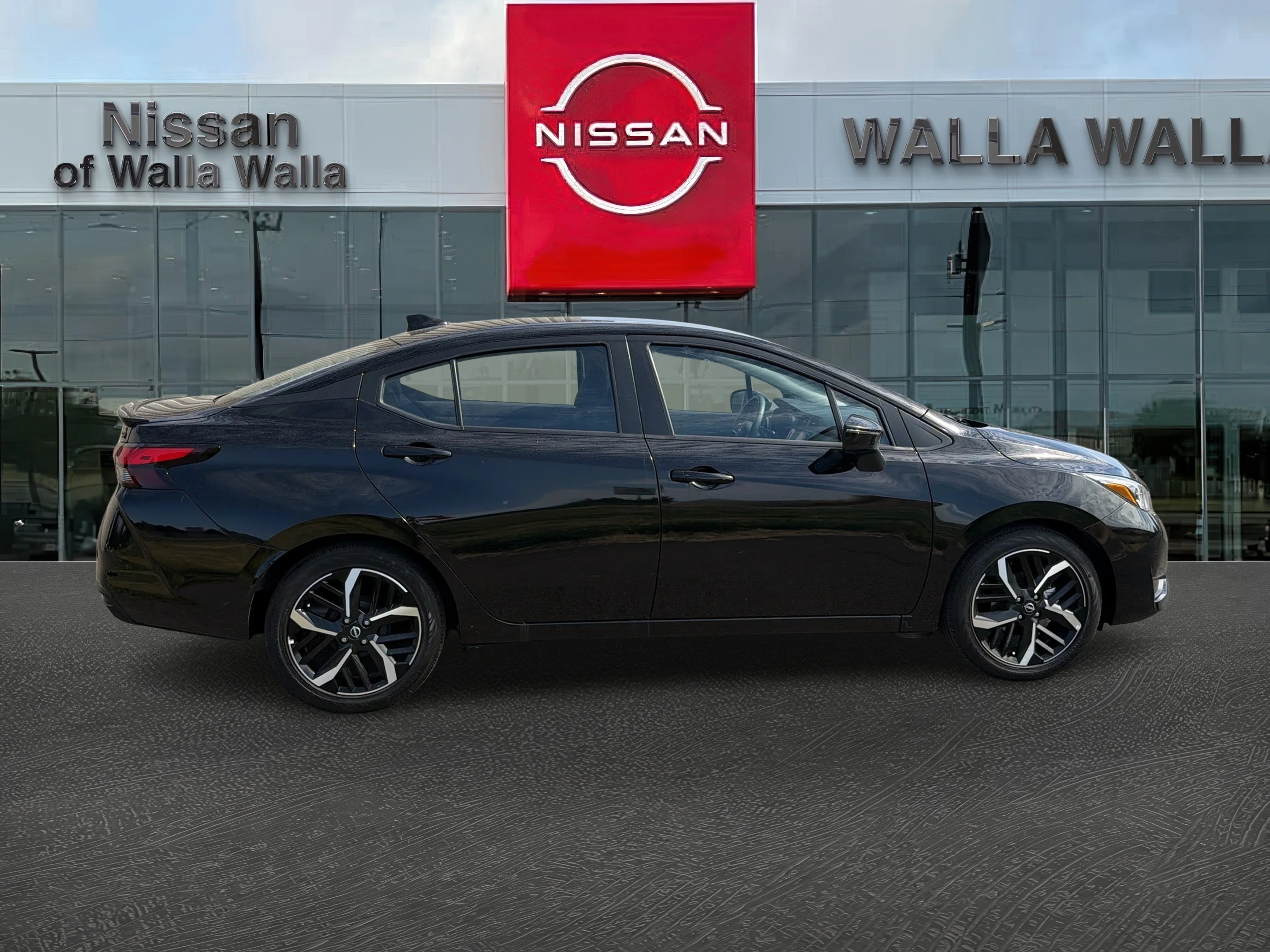 2025 Nissan Versa Sedan SR - Photo 8