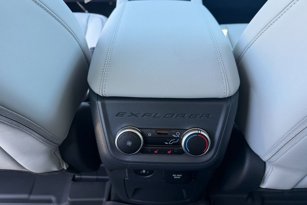New 2026 Star White Metallic Tri-Coat Ford Platinum™ image 23