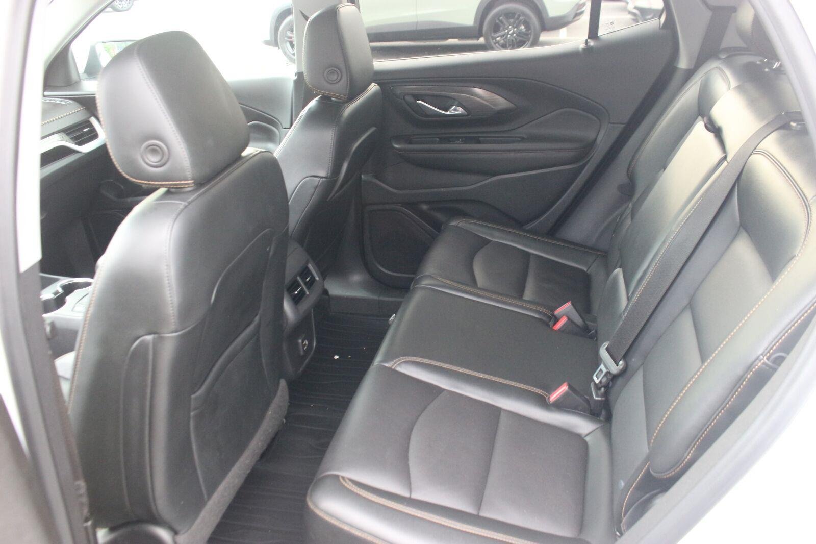 Used 2020 SUMMIT WHITE GMC SLT image 34