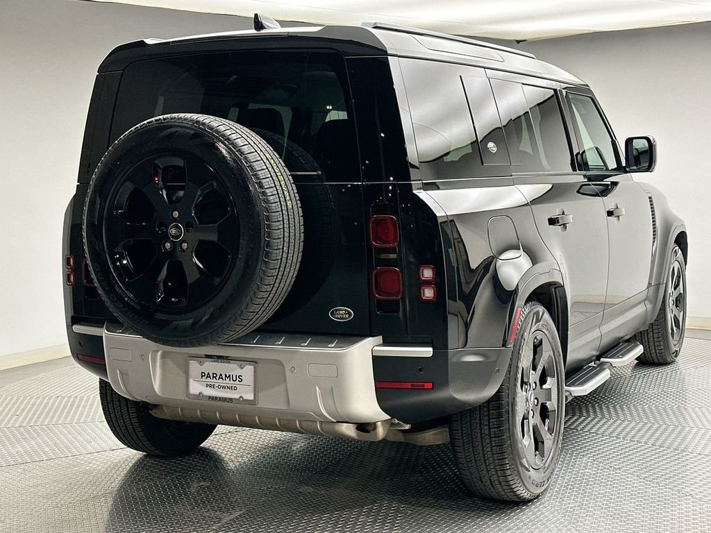 Used 2020 Santorini Black Metallic Land Rover S image 13