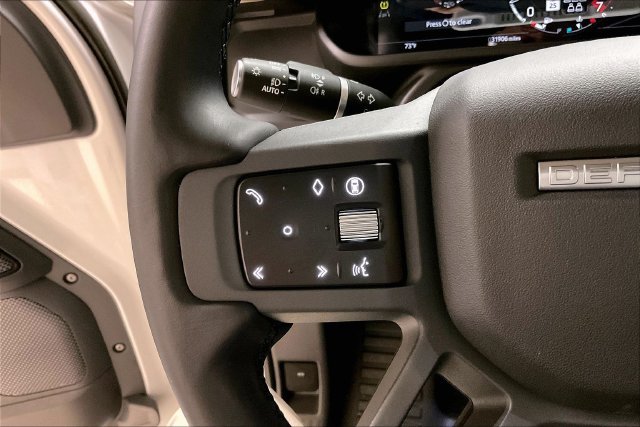 Used 2024 Fuji White Land Rover X-Dynamic SE image 18