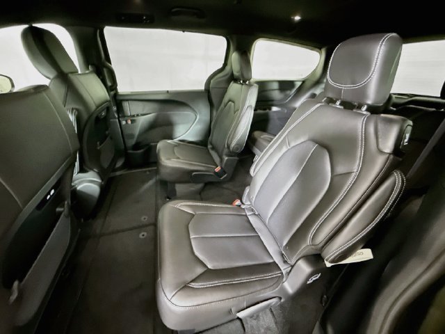 New 2027 Olive Green Pearl-Coat Paint Chrysler Select image 23
