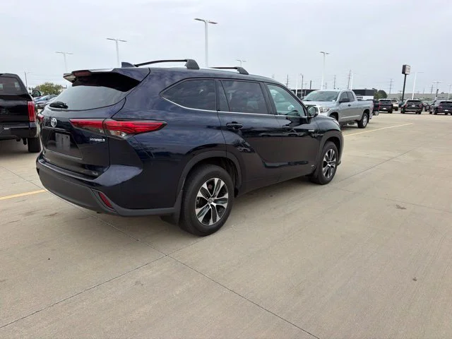 Used 2020 Blue Toyota XLE image 6