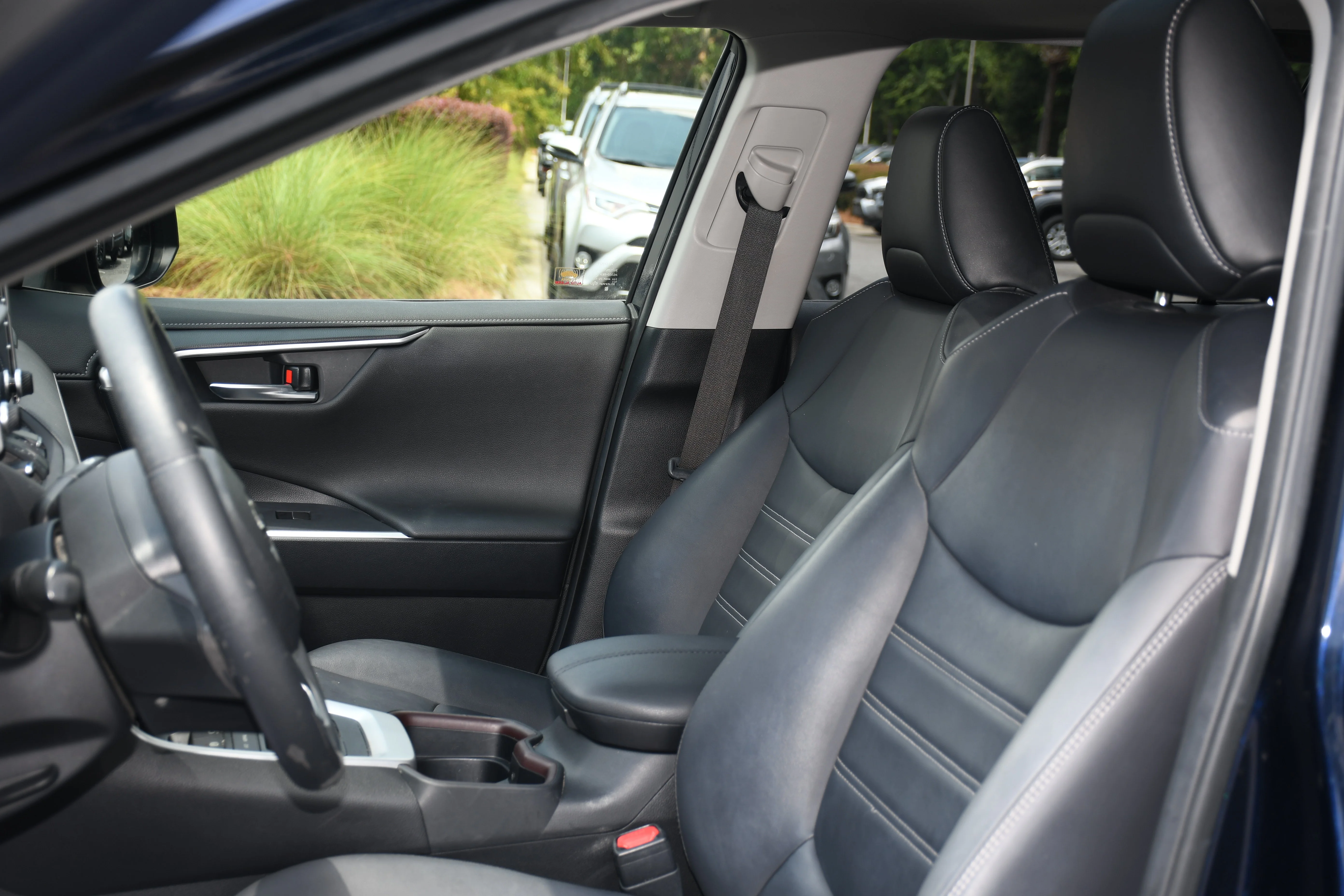 Used 2019  Toyota Limited image 13
