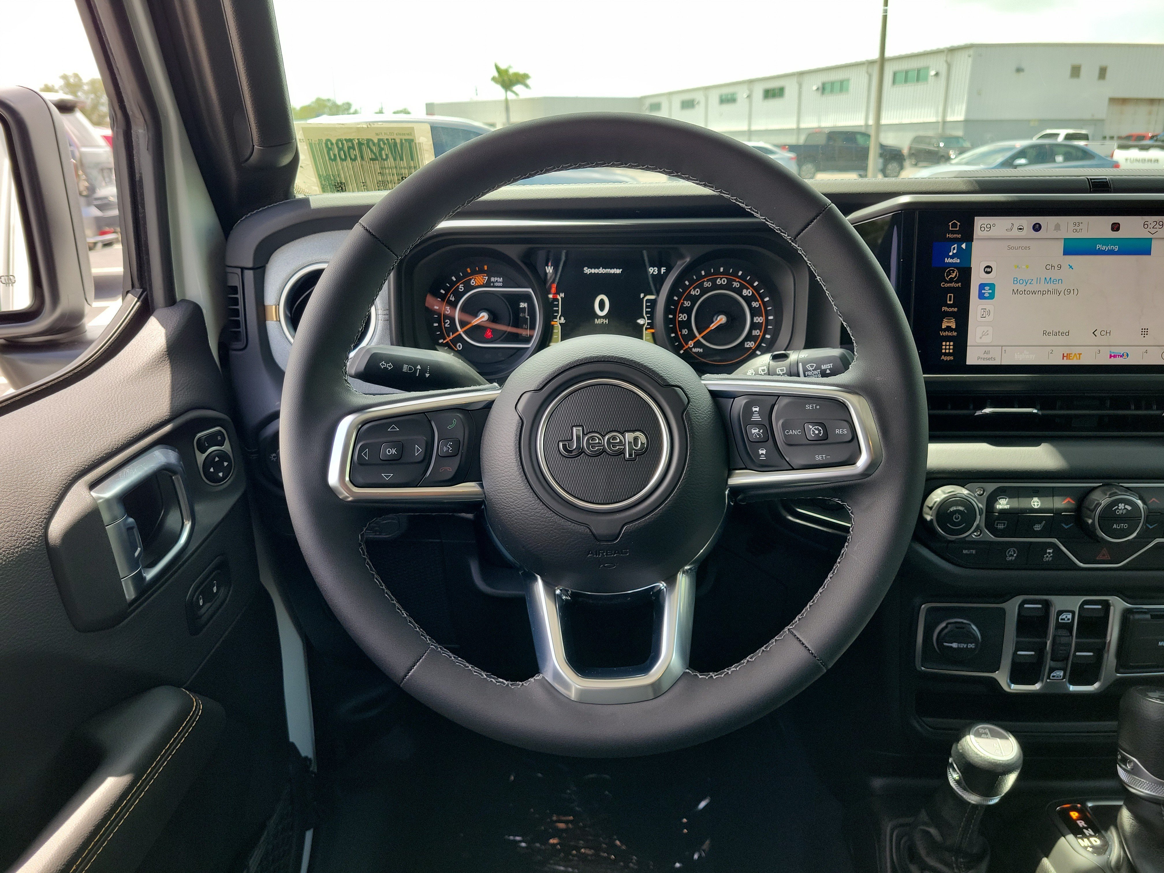 New 2026 Bright White Clear-Coat Exterior Paint Jeep Sahara image 13