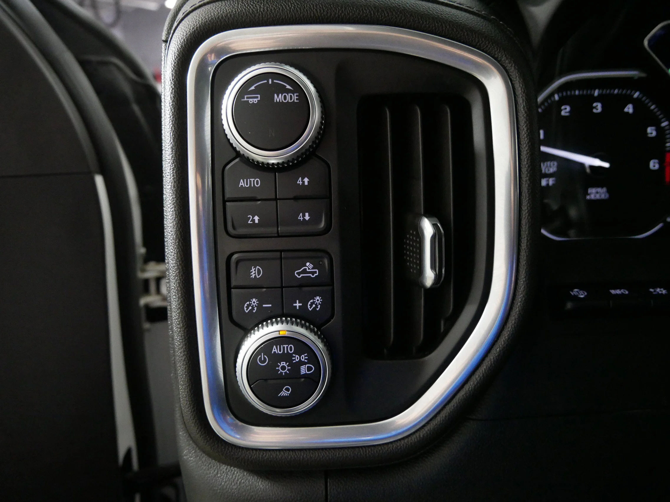 Used 2020 White Frost Tricoat GMC Denali image 26