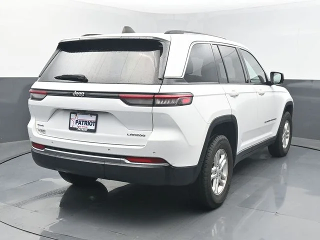 Used 2024 White Jeep Laredo image 6