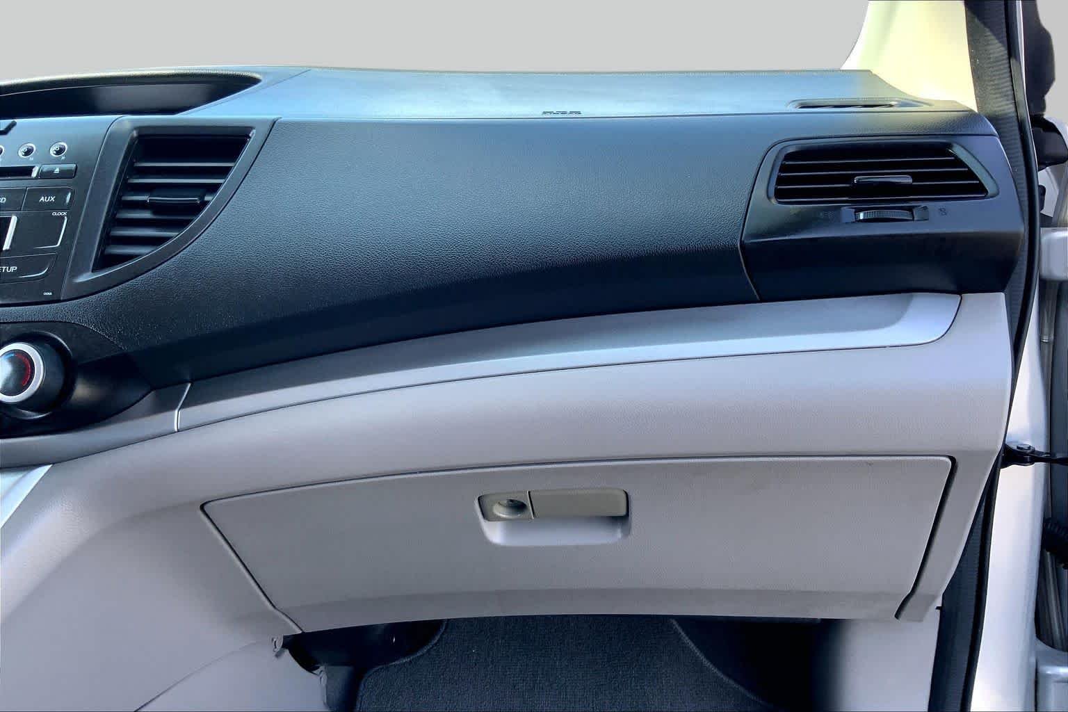 Used 2014 Alabaster Silver Metallic Honda LX image 18