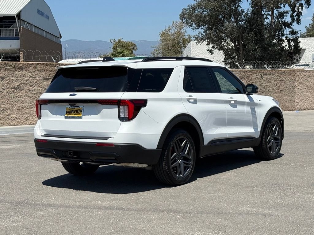 New 2026 Star White Metallic Tri-Coat Ford ST-Line image 3