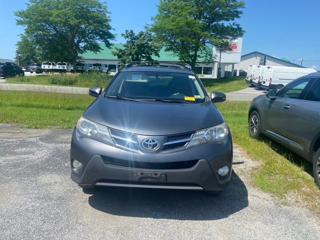 Used 2014 Magnetic Gray Metallic Toyota XLE image 2