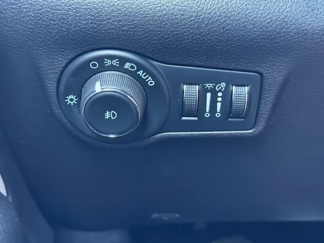Certified Used 2023 White Jeep Limited image 24
