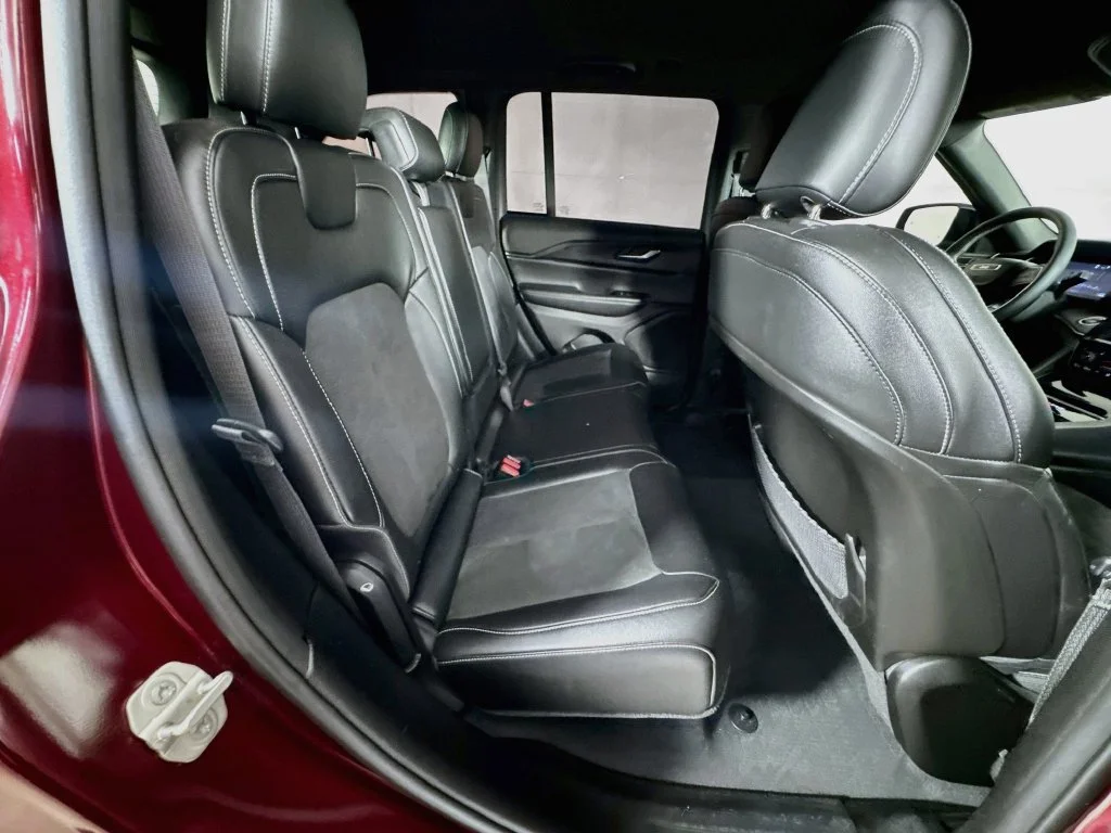 Used 2023 Red Jeep Altitude image 34