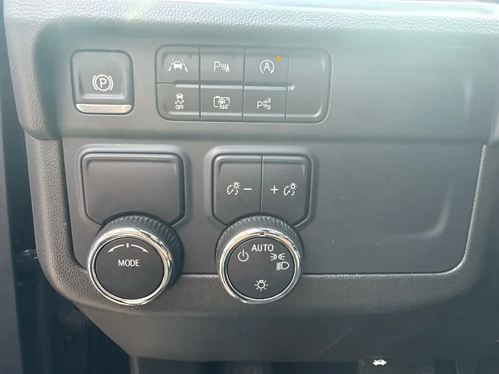Used 2025 Black Chevrolet LT image 32