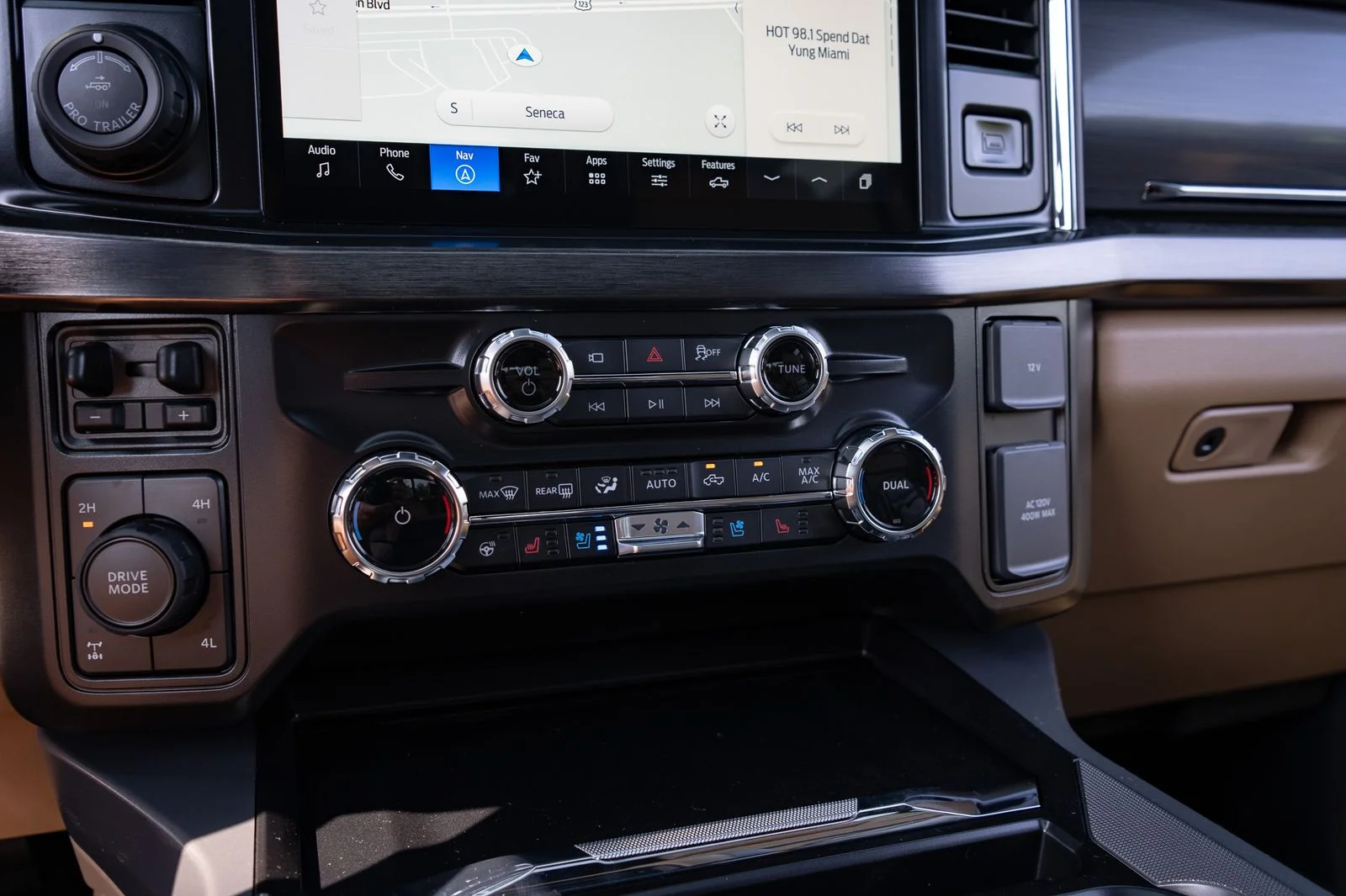 New 2026 Star White Metallic Tri-Coat Ford F-250® Lariat® image 47