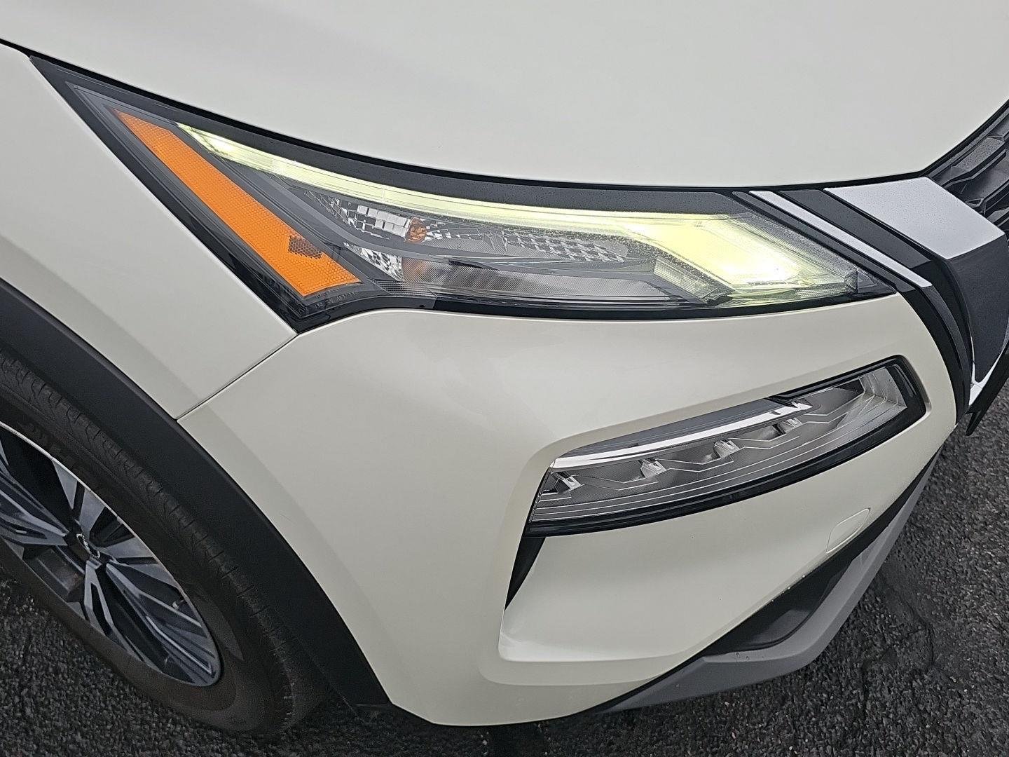 Used 2023 Pearl White Tri Nissan SV image 34