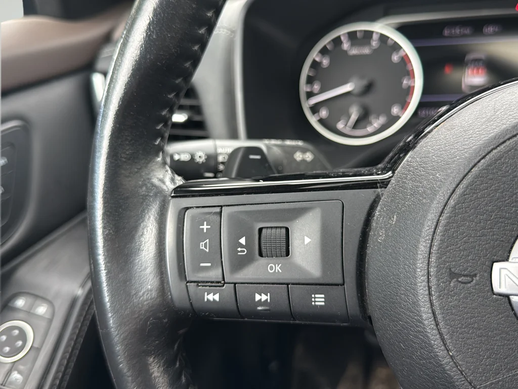 Used 2023 Blue Nissan SL image 15