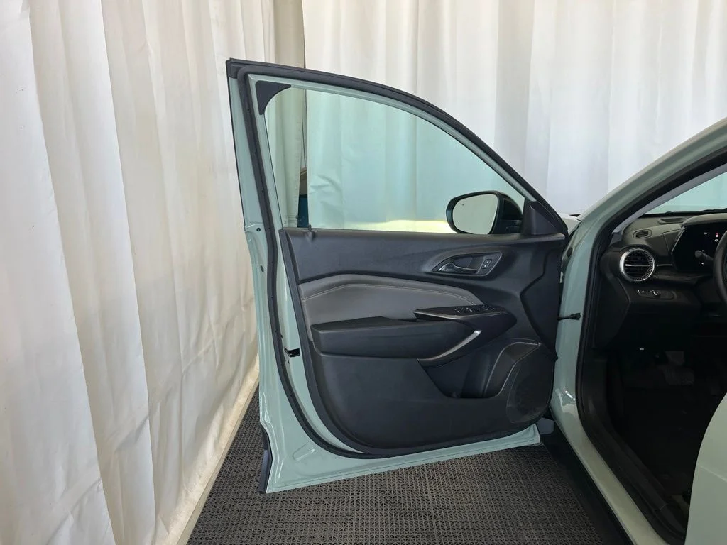 Used 2025 Green Chevrolet ACTIV image 17