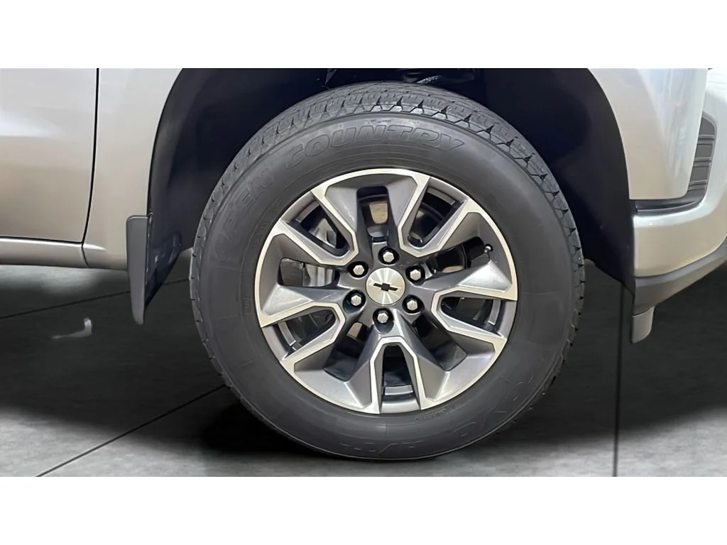 Used 2020 Satin Steel Metallic Chevrolet RST image 20