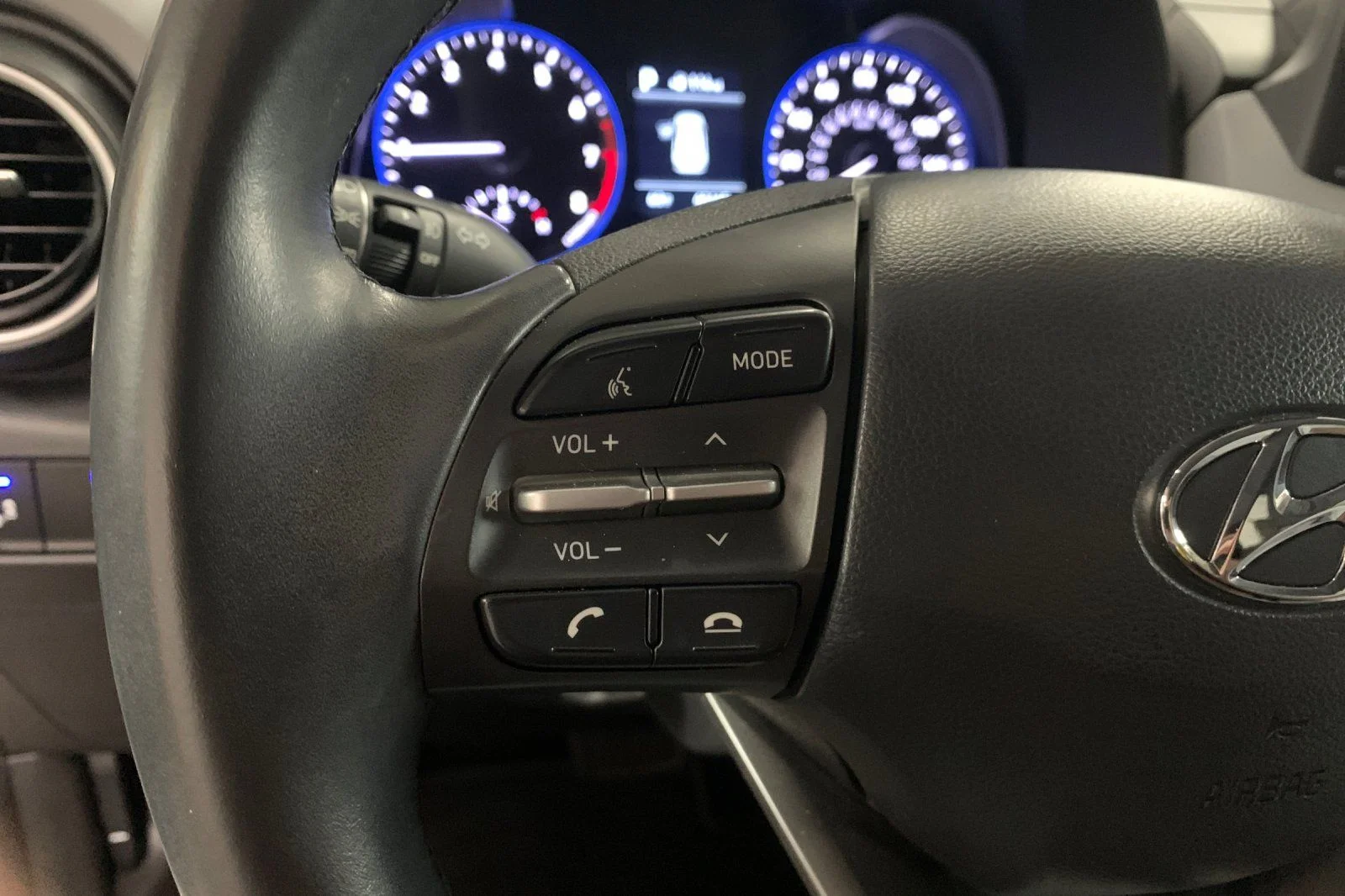 Used 2018 White Hyundai Limited image 27