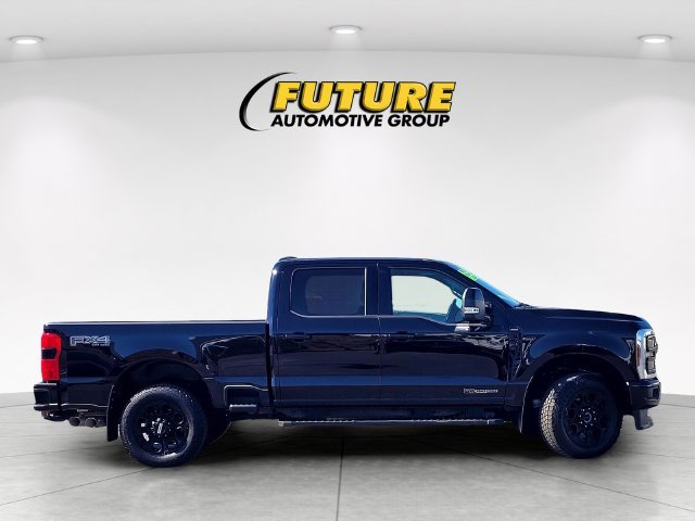 Used 2025  Ford Lariat image 3