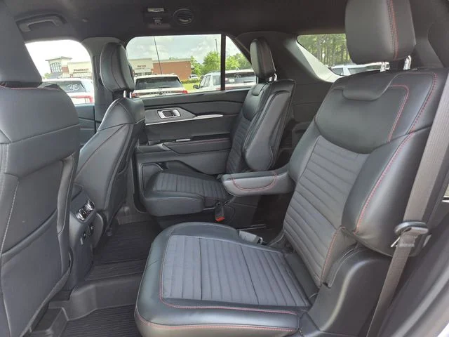 New 2026 Star White Metallic Tri-Coat Ford ST-Line image 15