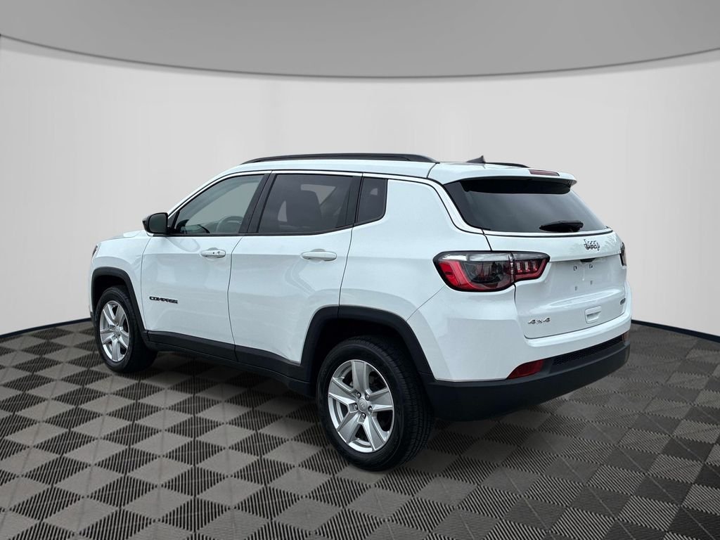 Used 2022 White Jeep Latitude image 5