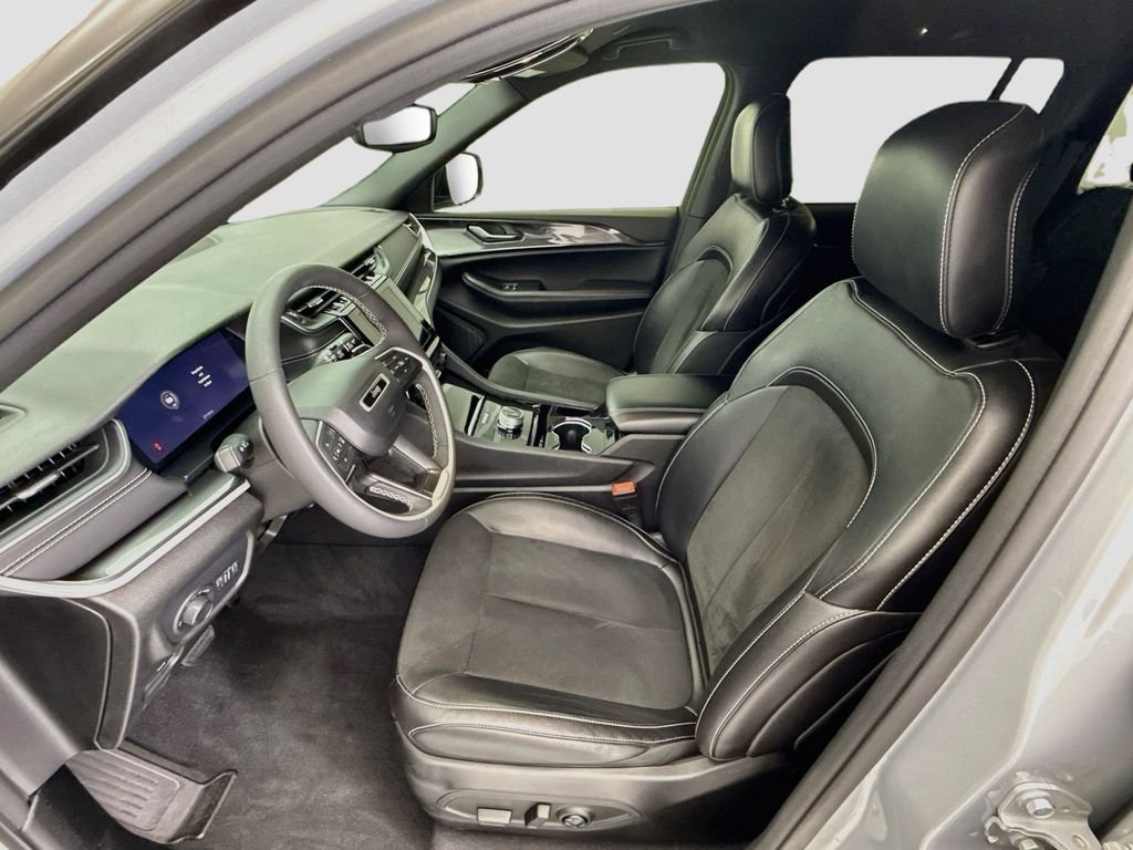 Used 2023 Silver Jeep Altitude X image 17
