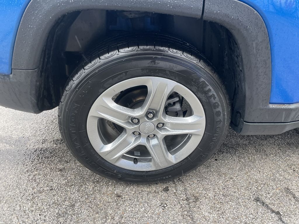 Used 2024 Blue Jeep Latitude image 12