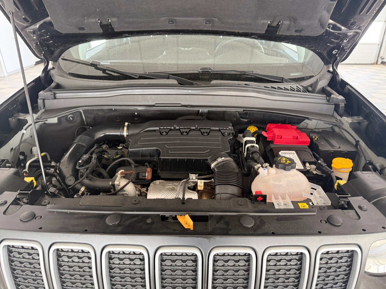 Certified Used 2023 Black Clearcoat Jeep Latitude image 6