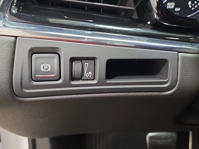 Used 2020 White Cadillac Sport image 24