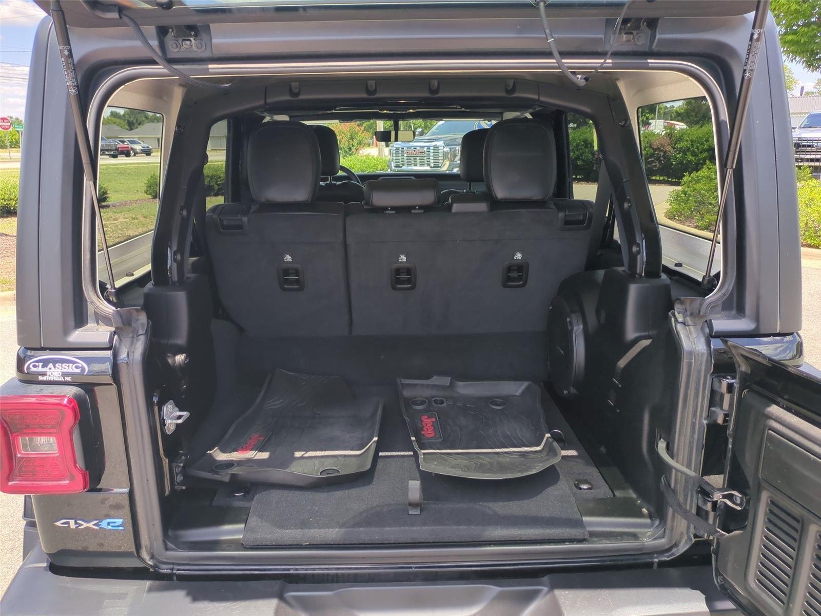 Used 2022 Black Clearcoat Jeep Unlimited Sahara image 34
