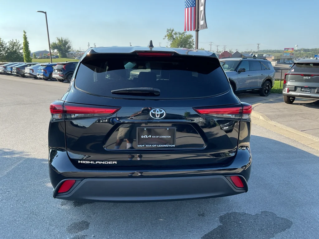 Used 2023 Midnight Black Metallic Toyota L image 8