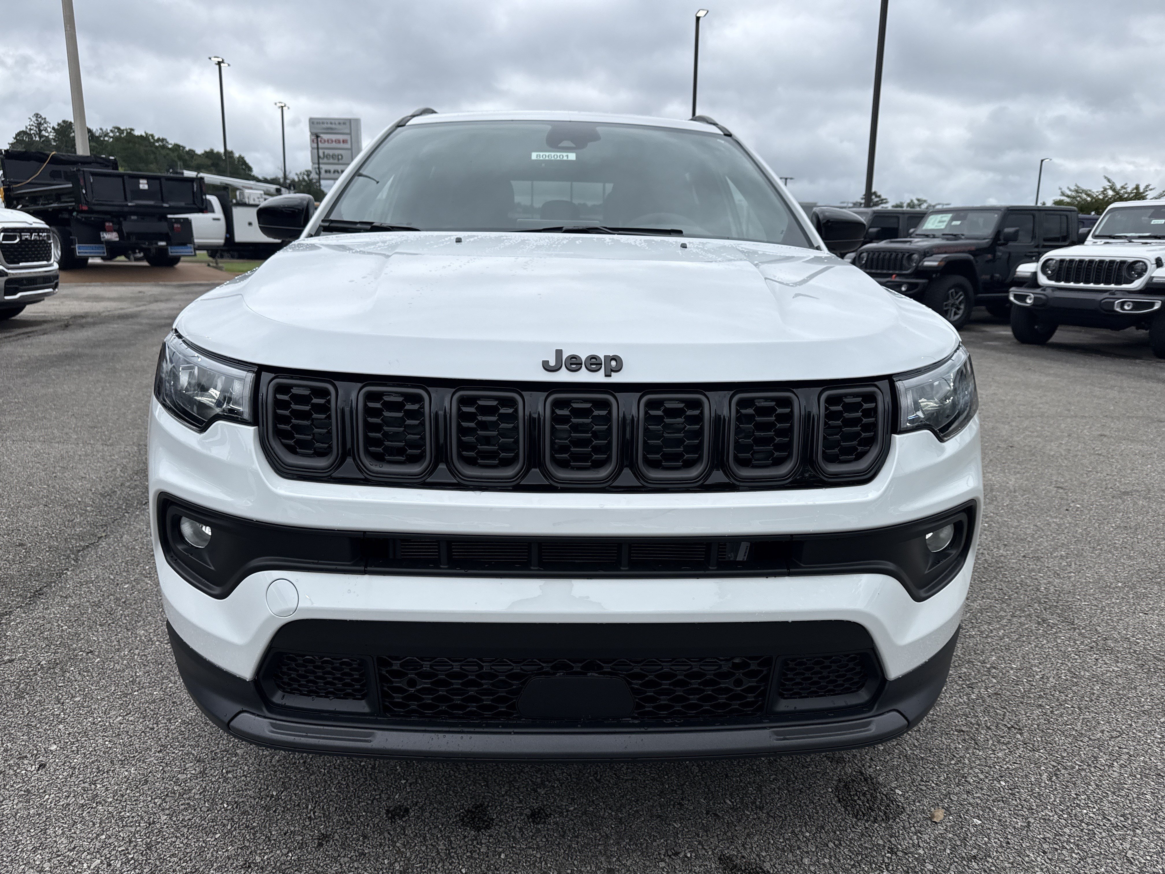 New 2026 Bright White Clear-Coat Exterior Paint Jeep Latitude image 2