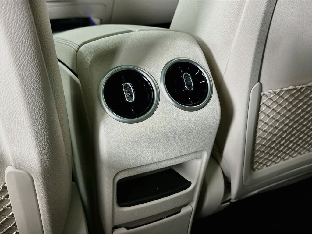New 2026 Polar White Mercedes-Benz GLA 250 image 25