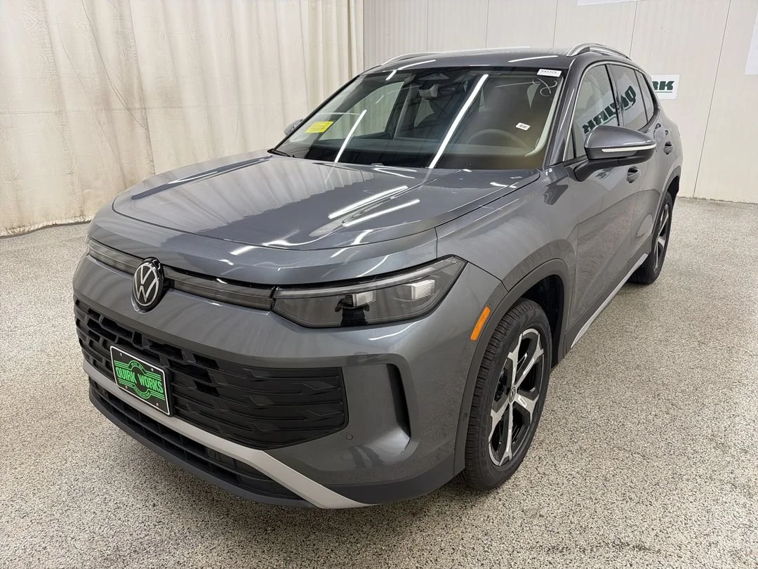 New 2026 Platinum Gray Metallic Volkswagen SE image 4