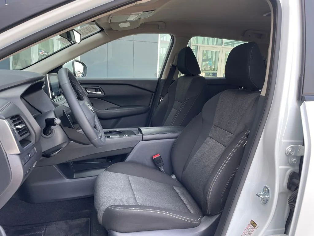 Used 2025 White Nissan SV image 10