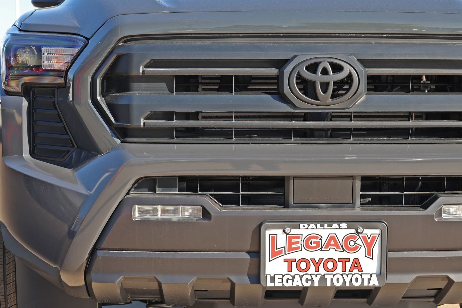 2025 Toyota Tacoma SR5 - Photo 9