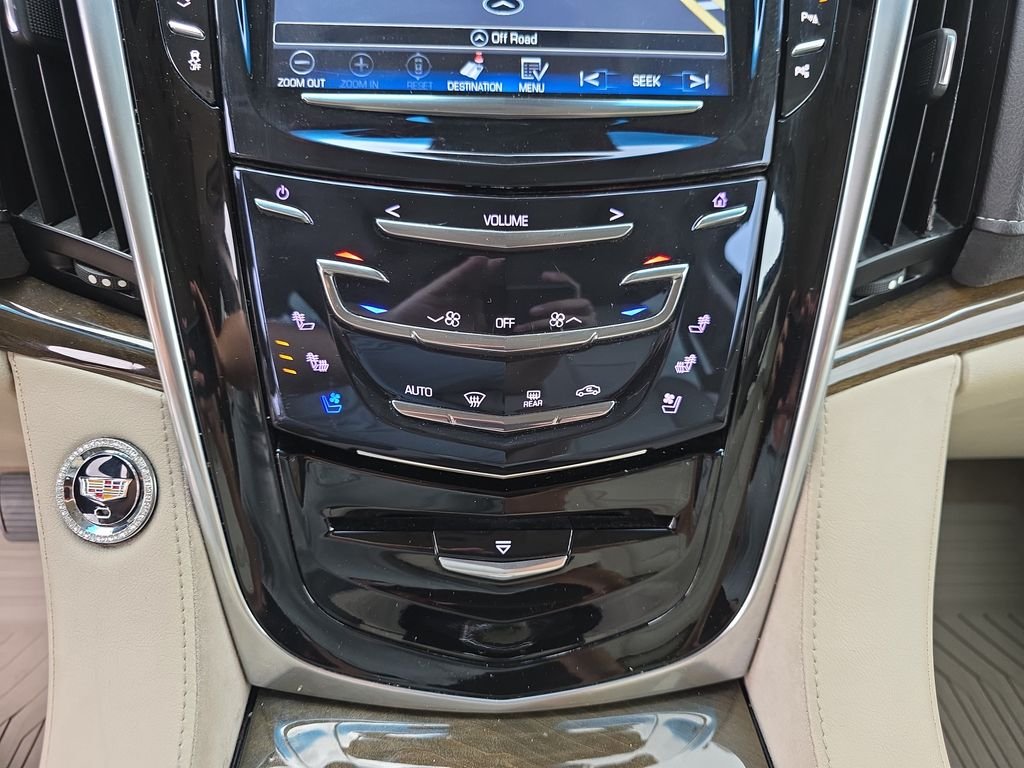 Used 2020 Crystal White Tricoat Cadillac Luxury image 29