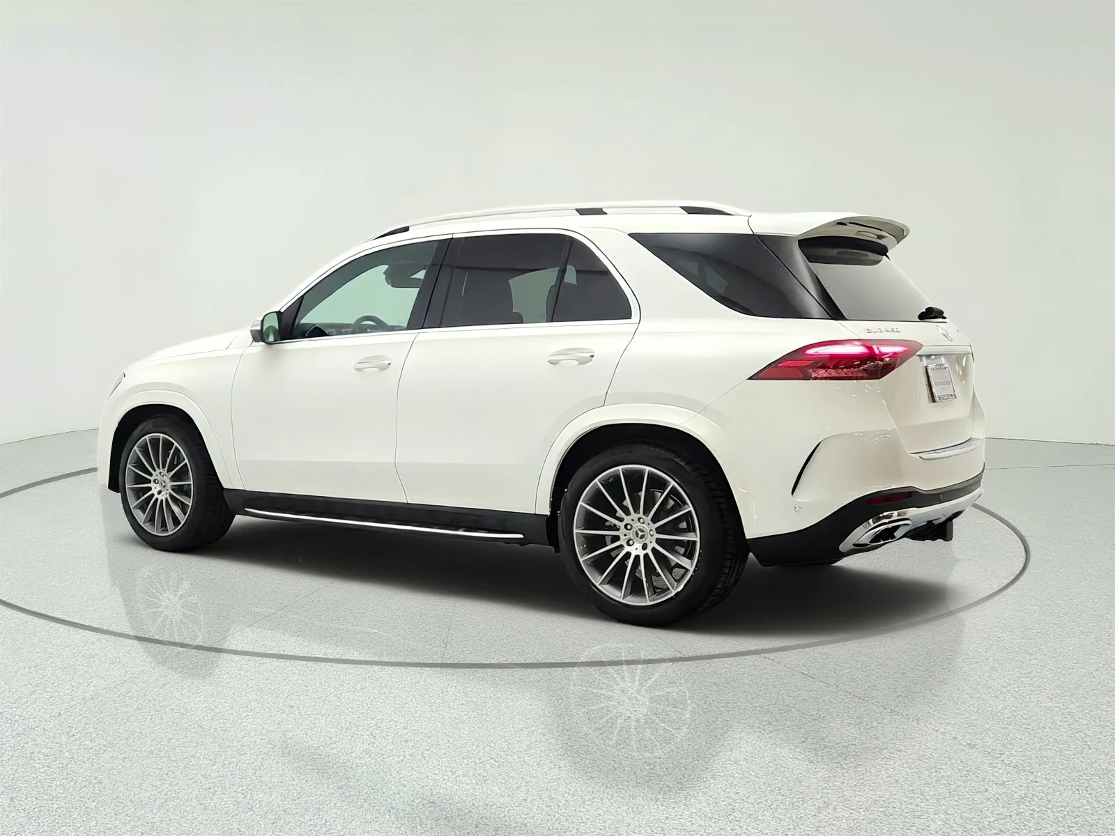 Used 2024 Polar White Mercedes-Benz GLE 450 4MATIC® SUV image 7