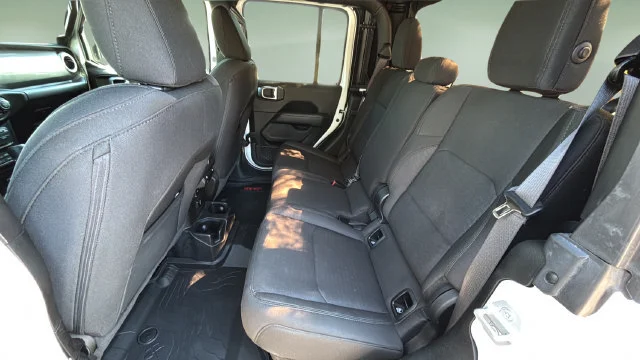 Used 2020 White Jeep Overland 4x4 image 20