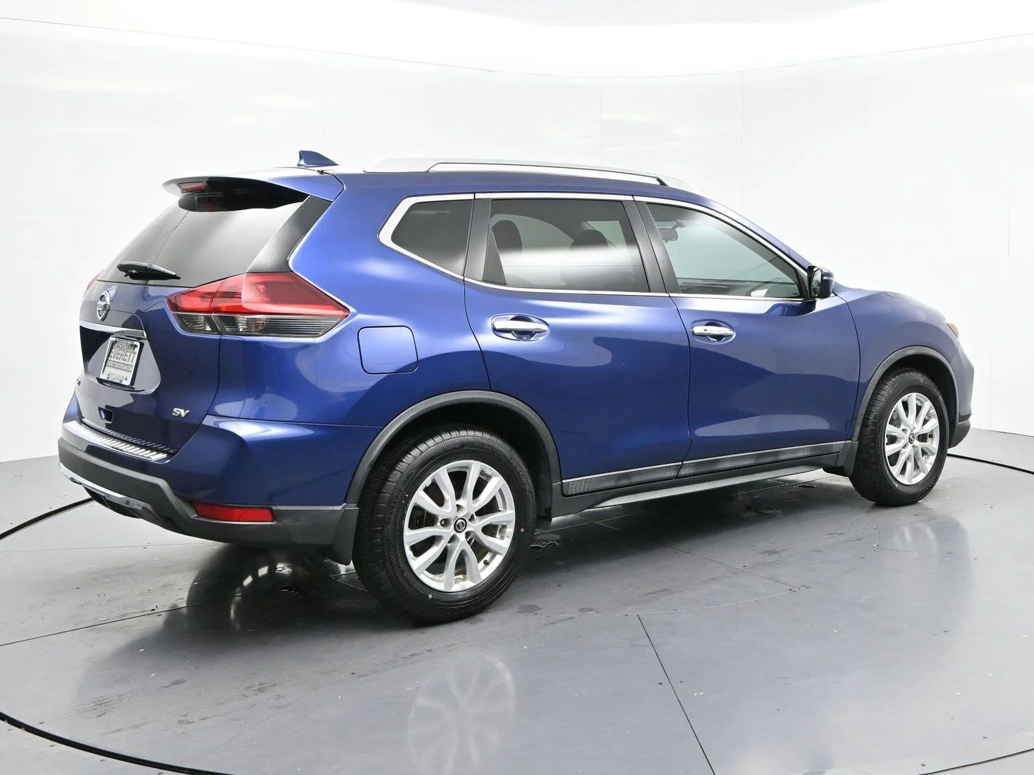 Used 2018 Caspian Blue Nissan SV image 7