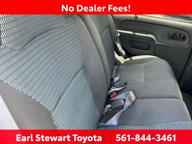 Used 2004 Silver Nissan SE image 28