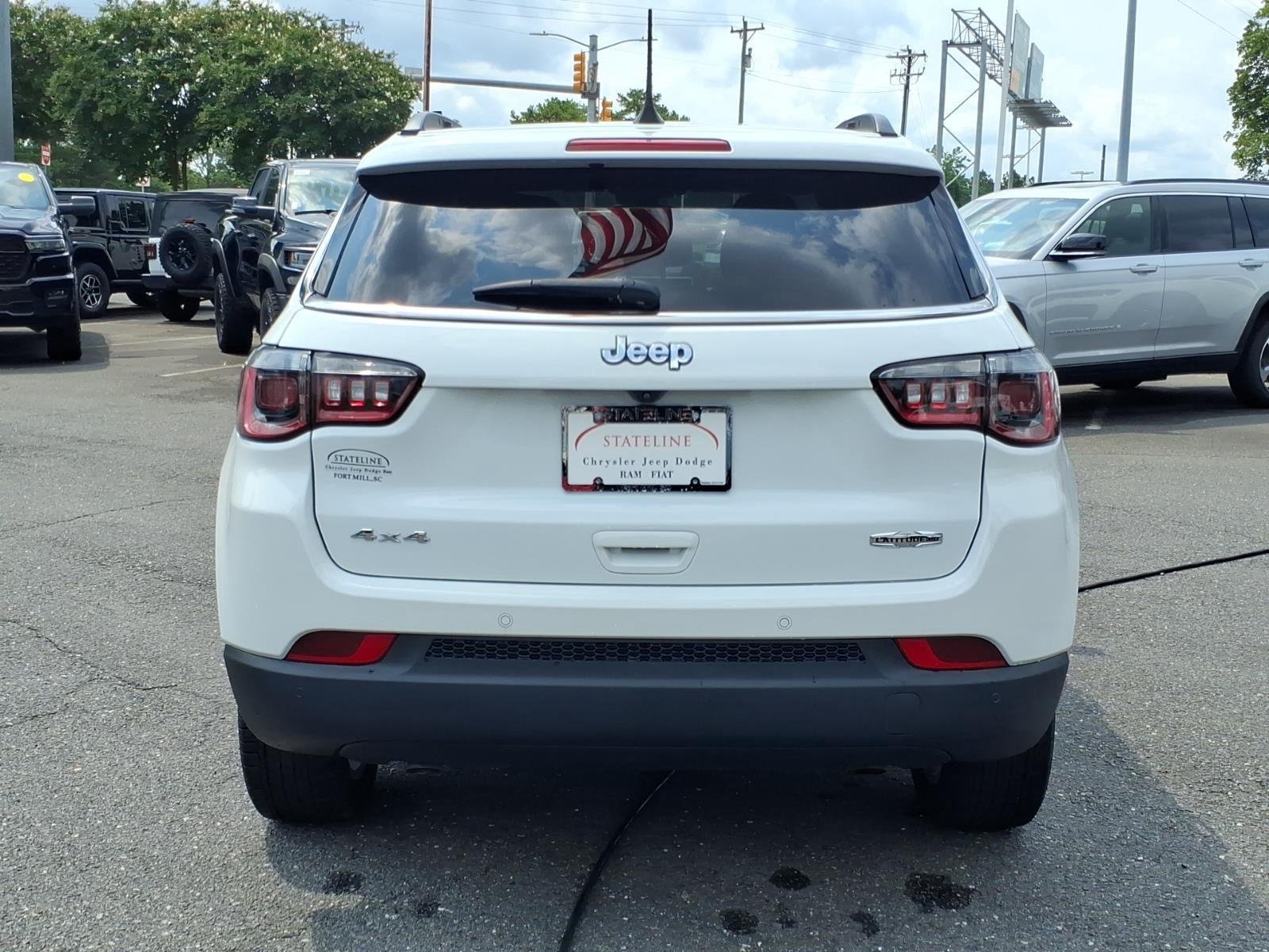 Used 2023 Bright White Clearcoat Jeep Latitude Lux image 17