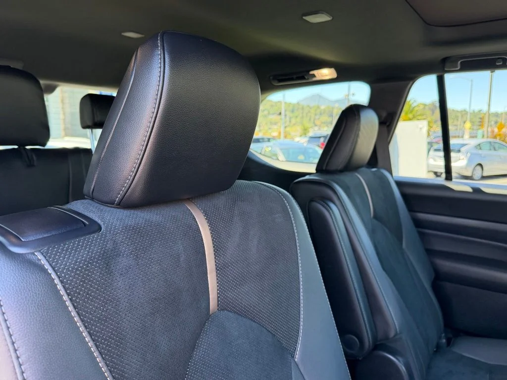 Used 2025  Toyota MAX Platinum image 11
